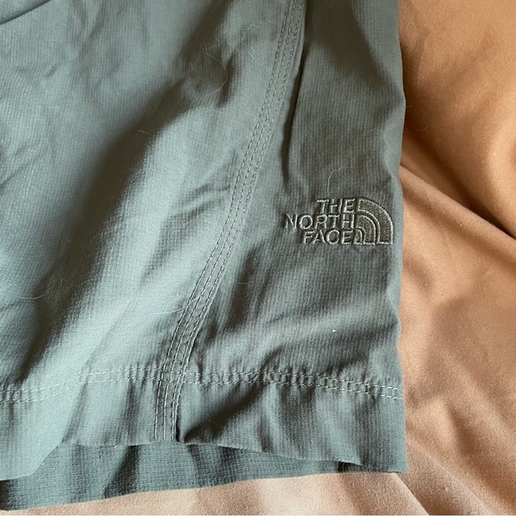 THE NORTH FACE Men’s Green Shorts - Quick-dry Light Multi Functional Comfortable - Picture 5 of 9